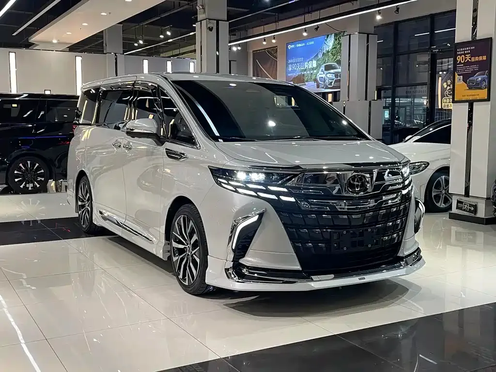Toyota Alphard — фото 7