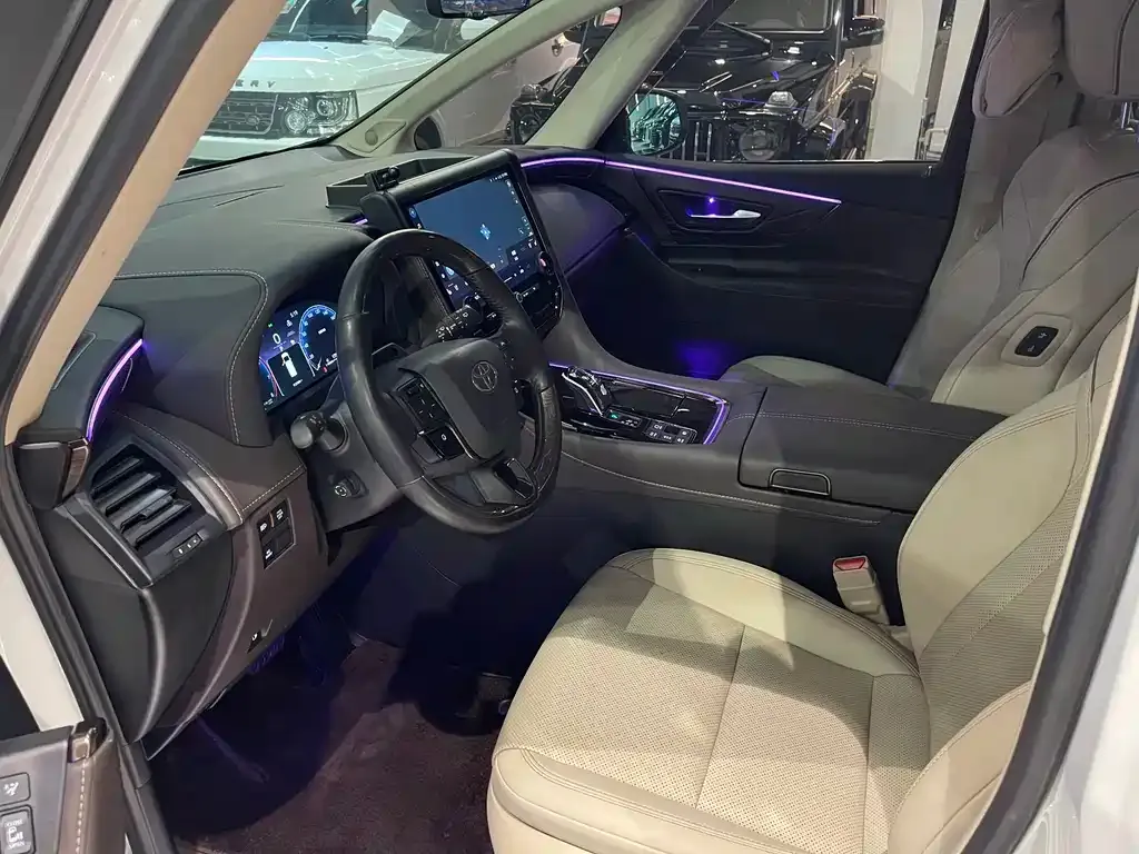 Toyota Alphard — фото 4