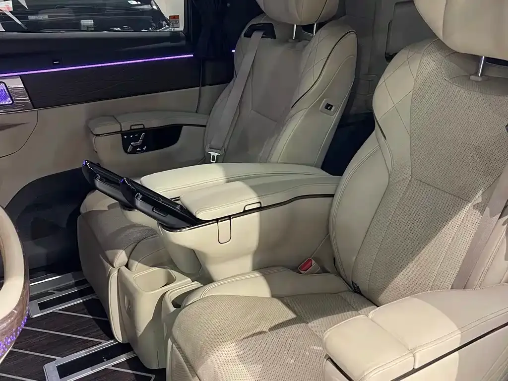 Toyota Alphard — фото 9