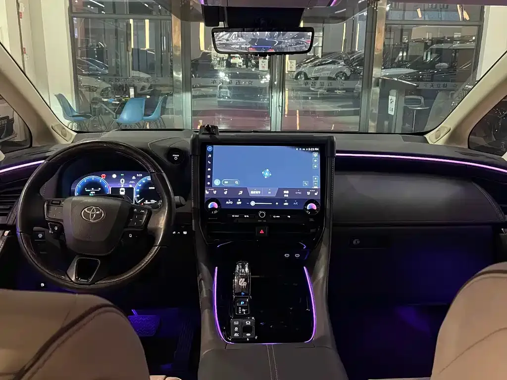 Toyota Alphard — фото 3