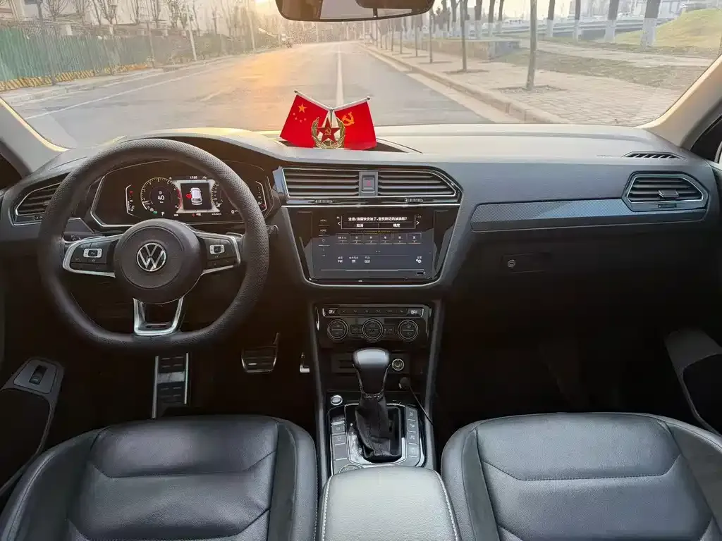 Volkswagen Tiguan L — фото 5