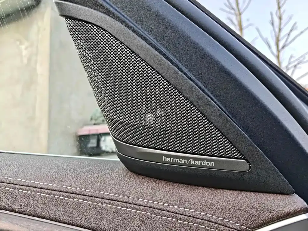 BMW 5 Series — фото 10