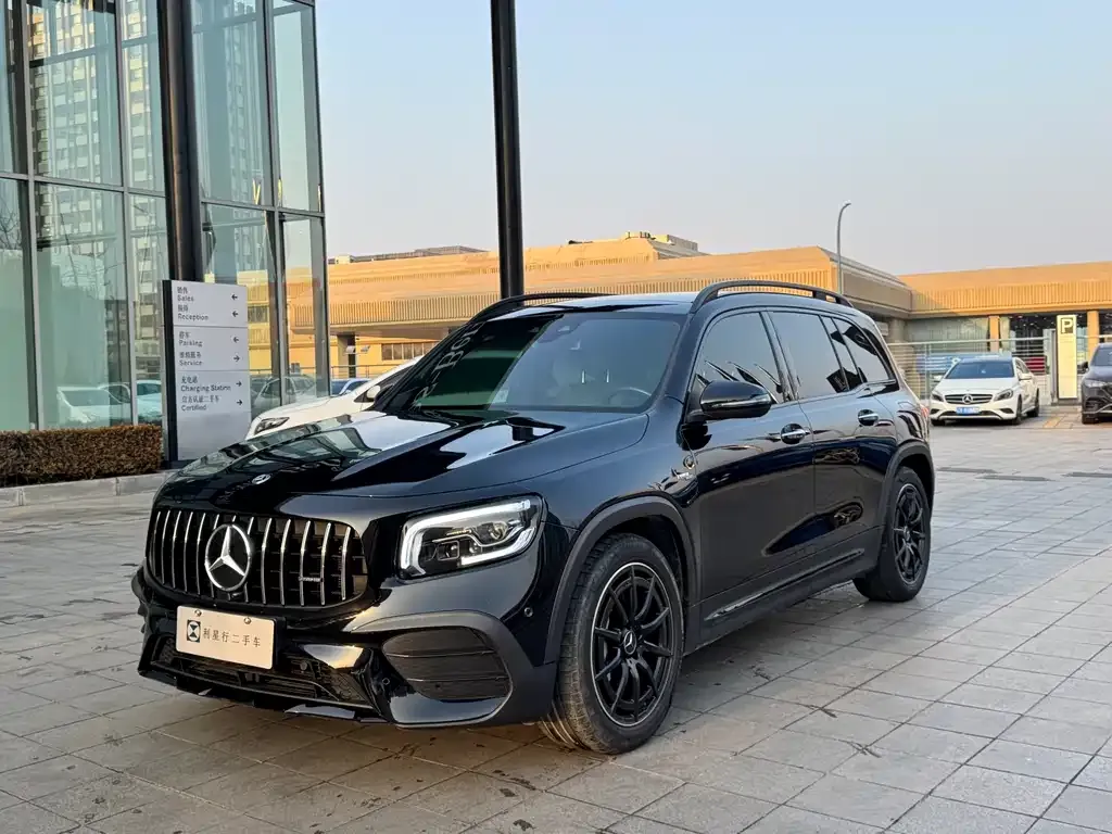 Mercedes-Benz GLB AMG — фото 1