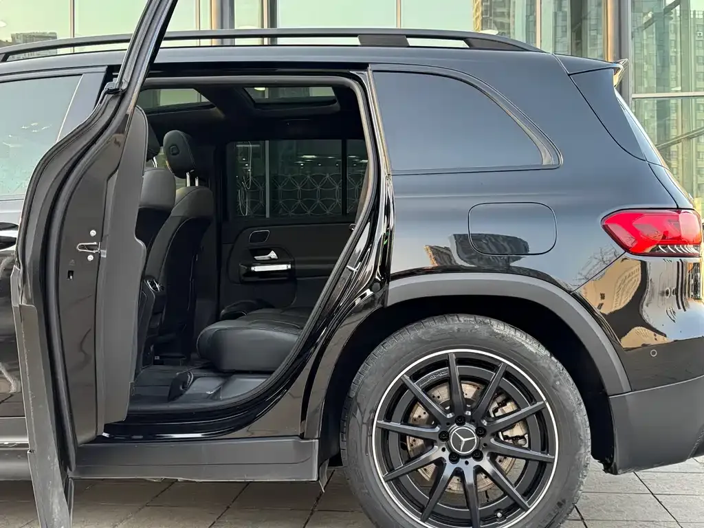 Mercedes-Benz GLB AMG — фото 10