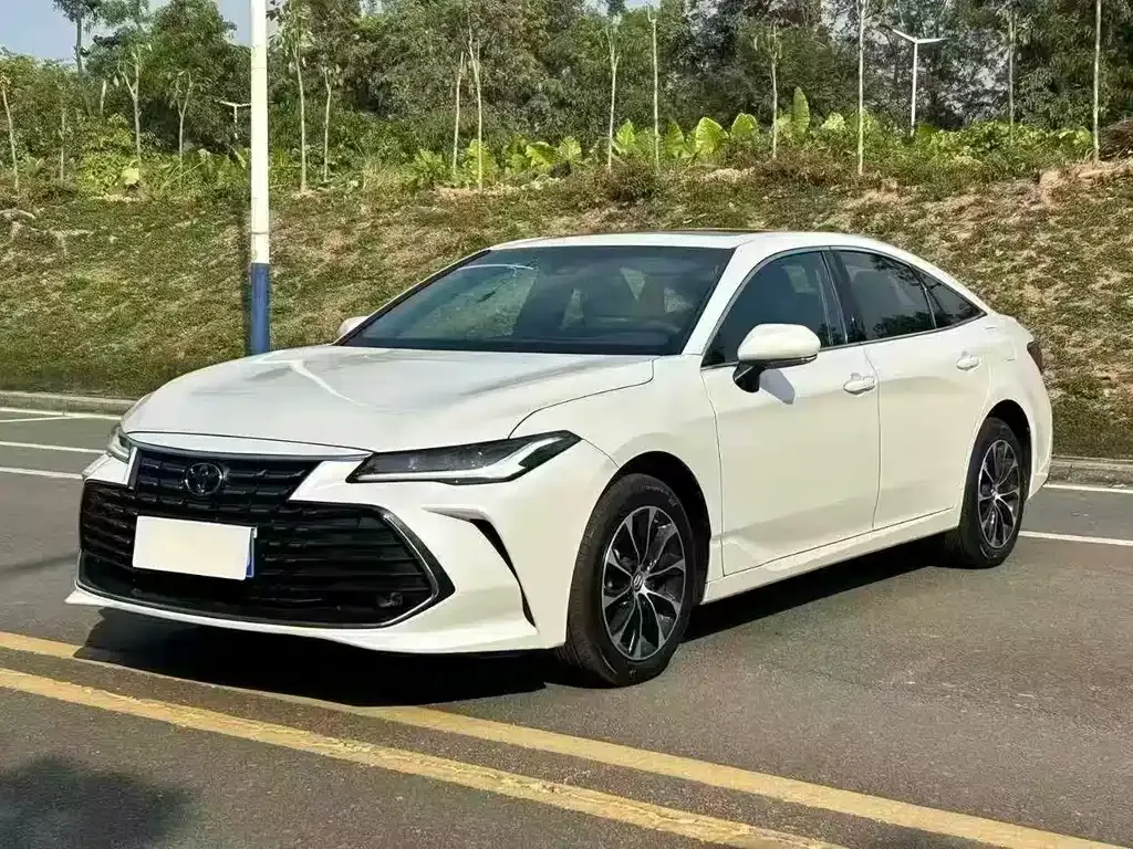 Toyota Avalon — фото 1