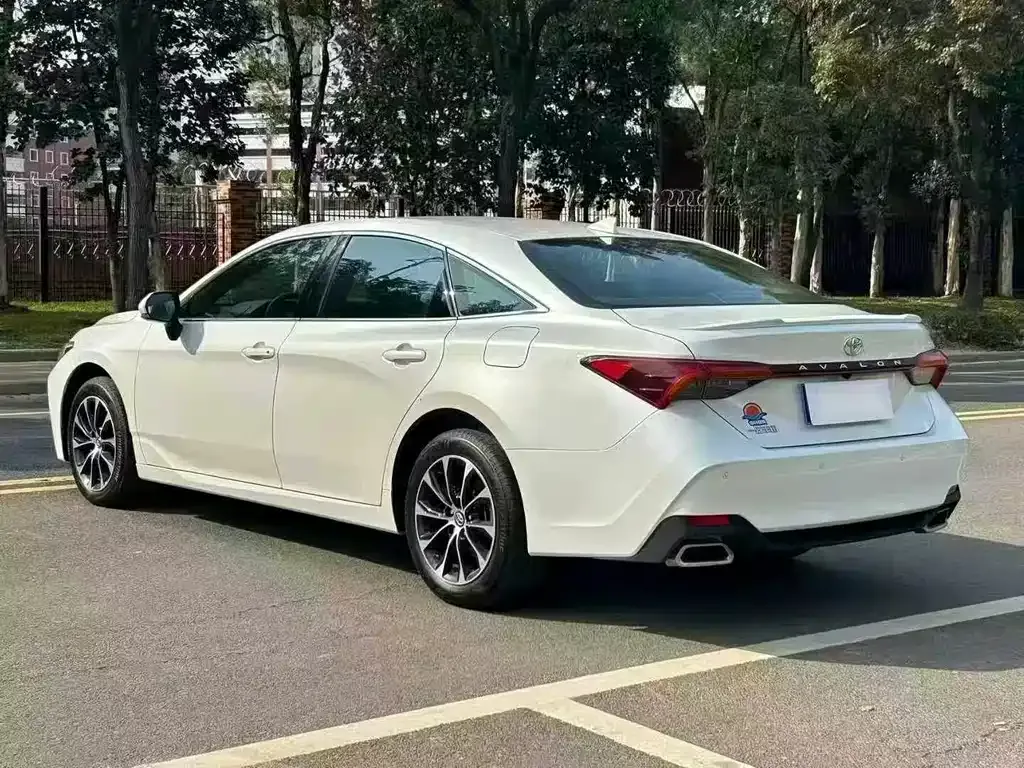 Toyota Avalon — фото 4
