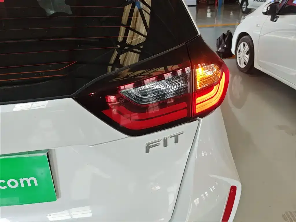 Honda Fit — фото 4