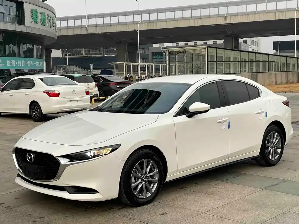 Mazda 3 Axela — фото 1
