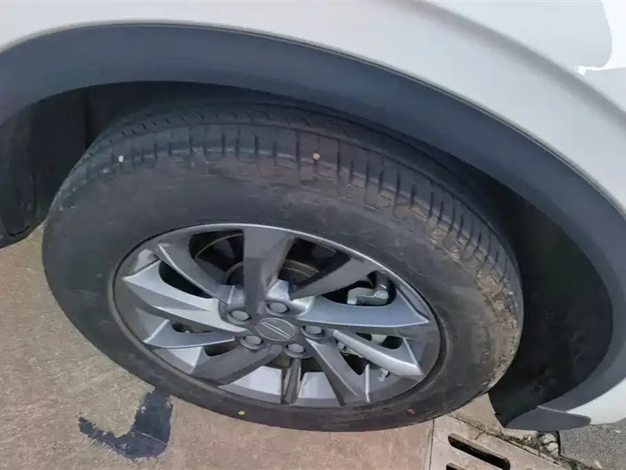 Geely Binyue — фото 10