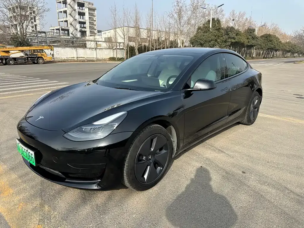 Tesla Model 3 — фото 1