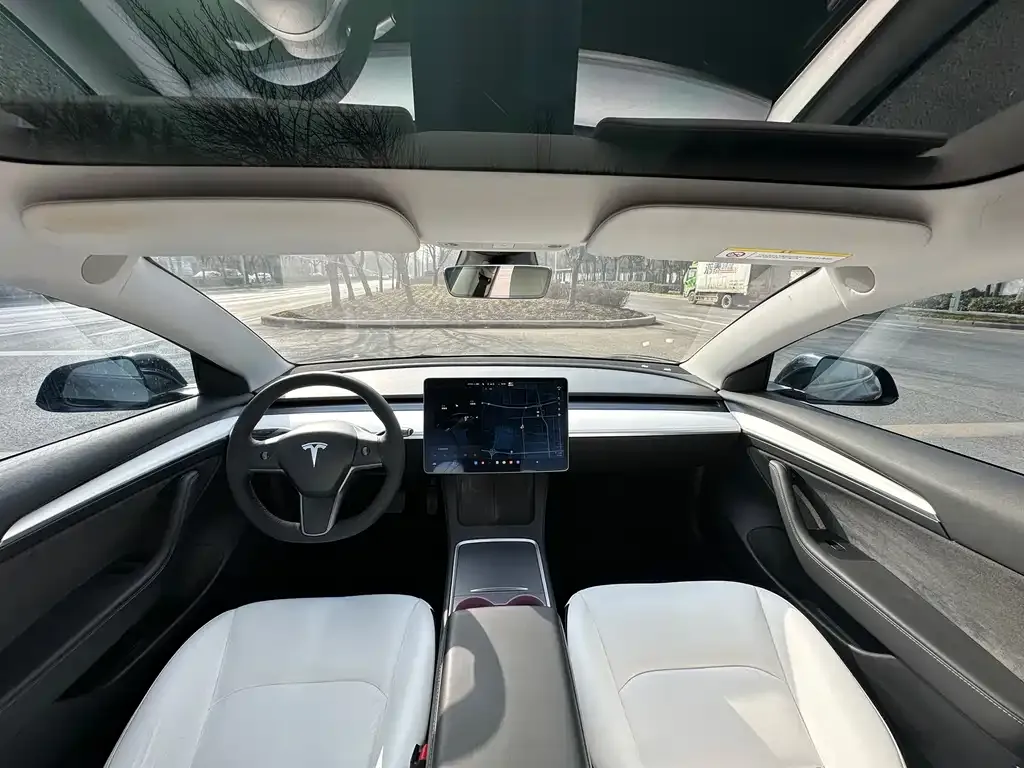 Tesla Model 3 — фото 3