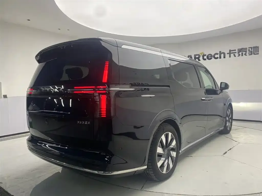 Volvo EM90 — фото 10