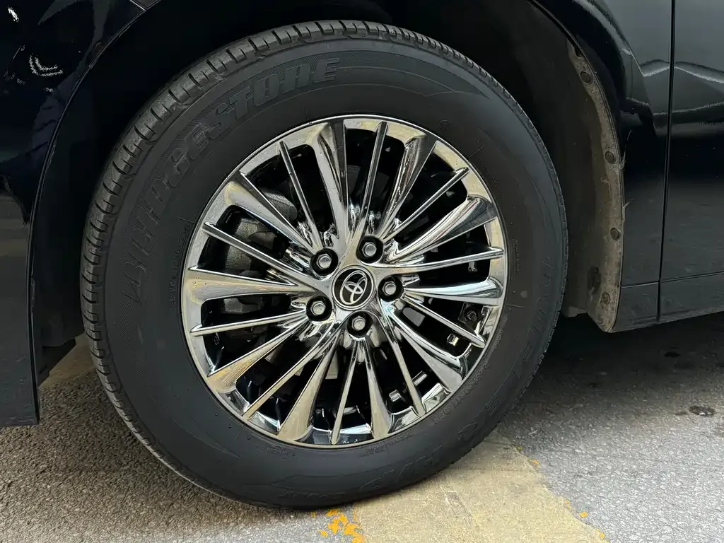 Toyota Alphard — фото 3