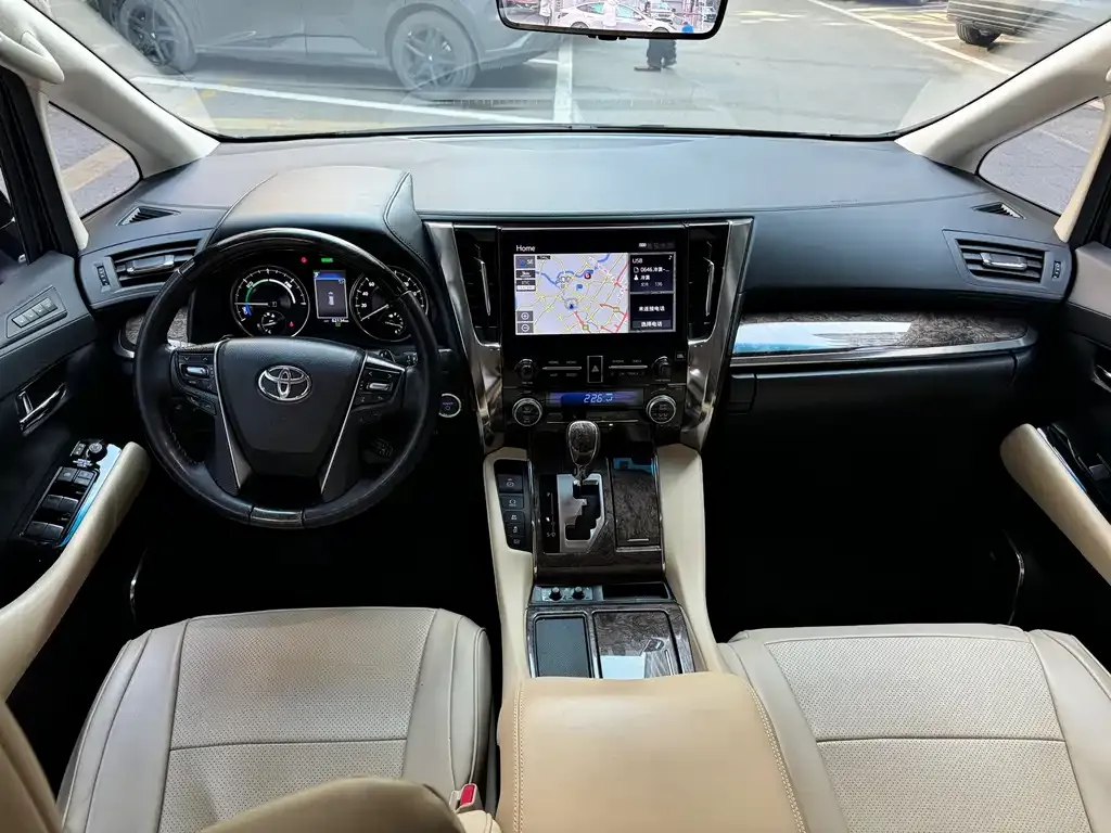 Toyota Alphard — фото 8