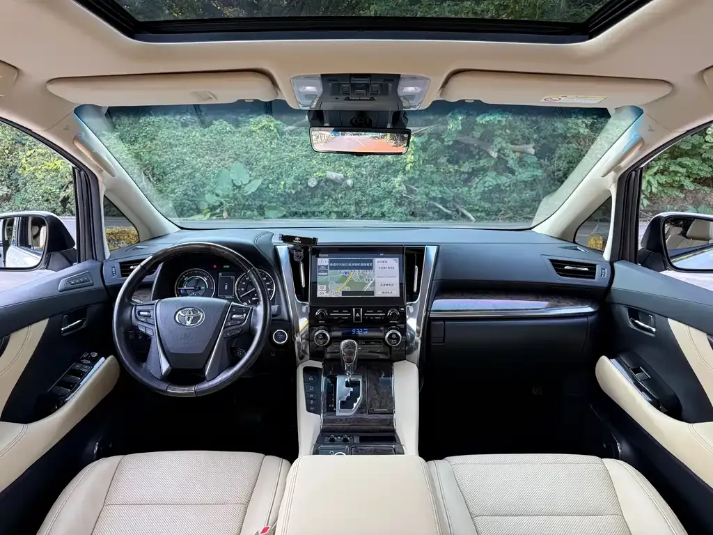 Toyota Vellfire — фото 7