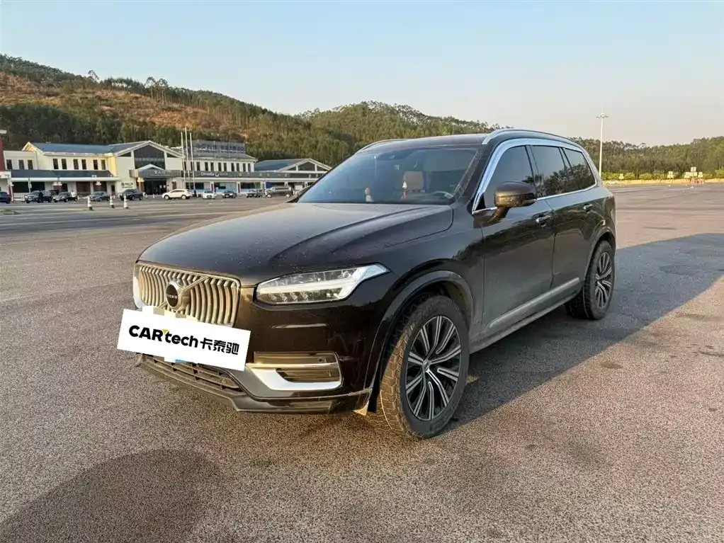 Volvo XC90 — фото 1