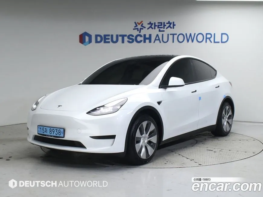Tesla Model Y — фото 1