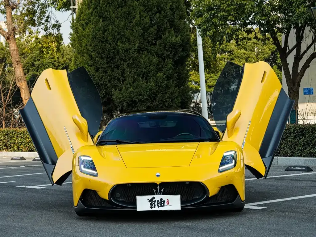 Maserati MC20 — фото 10