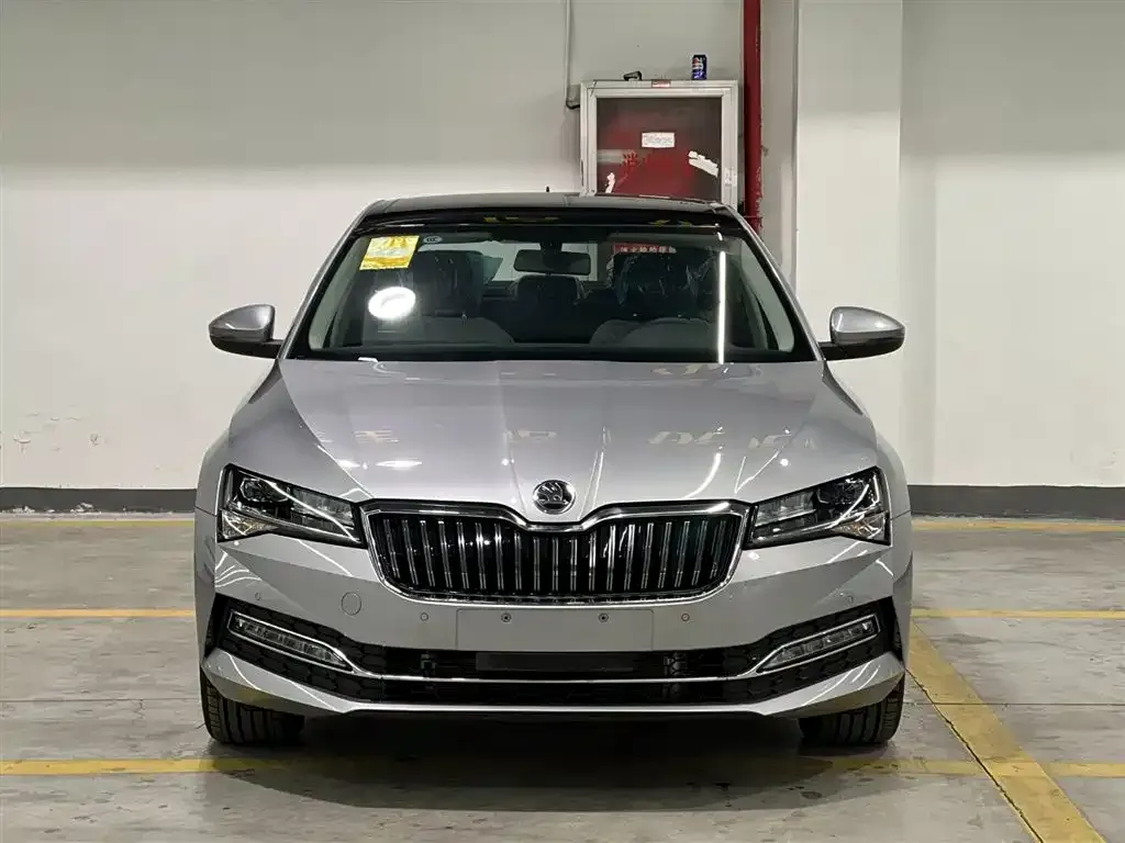Skoda Superb — фото 9