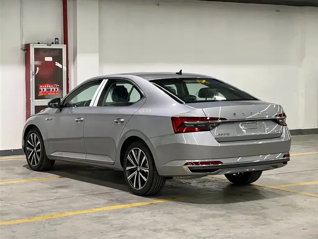 Skoda Superb — фото 6