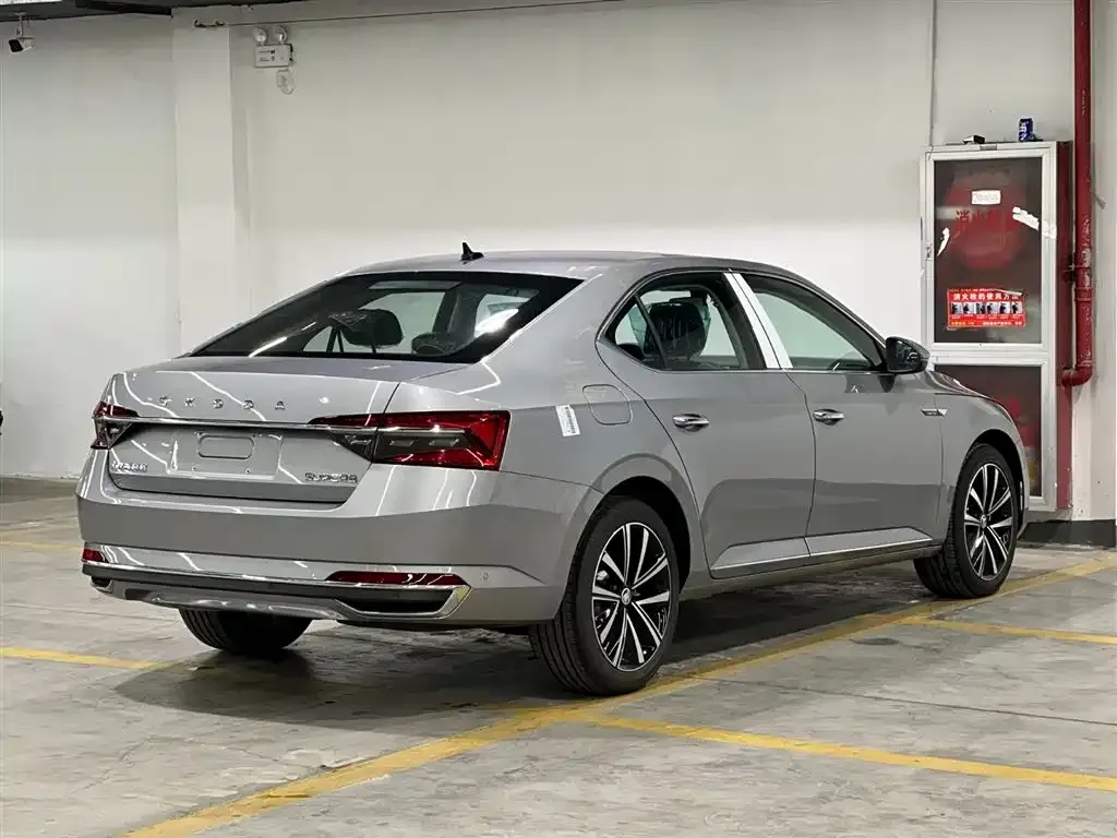 Skoda Superb — фото 5