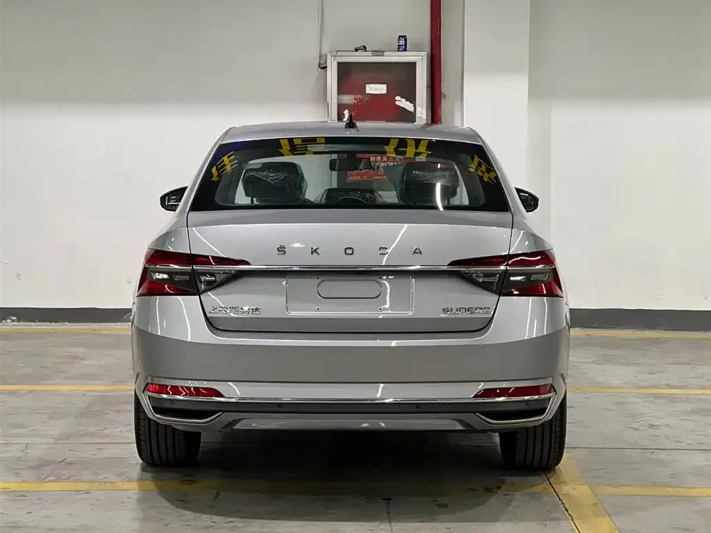 Skoda Superb — фото 2