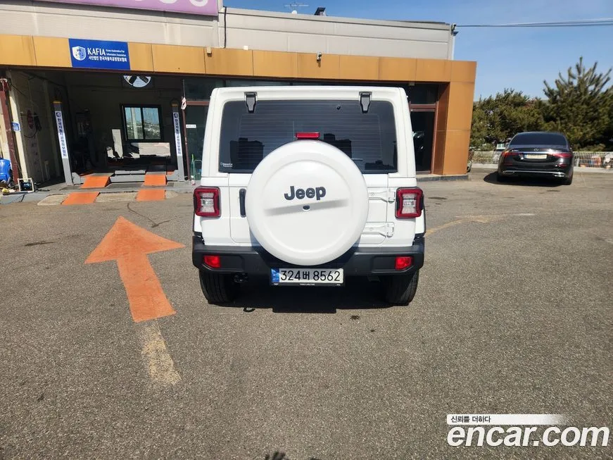 Jeep Wrangler — фото 8