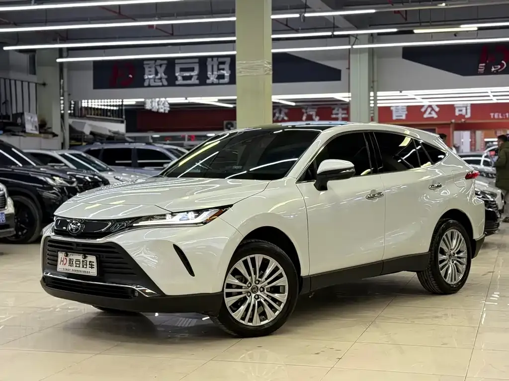 Toyota Harrier — фото 1