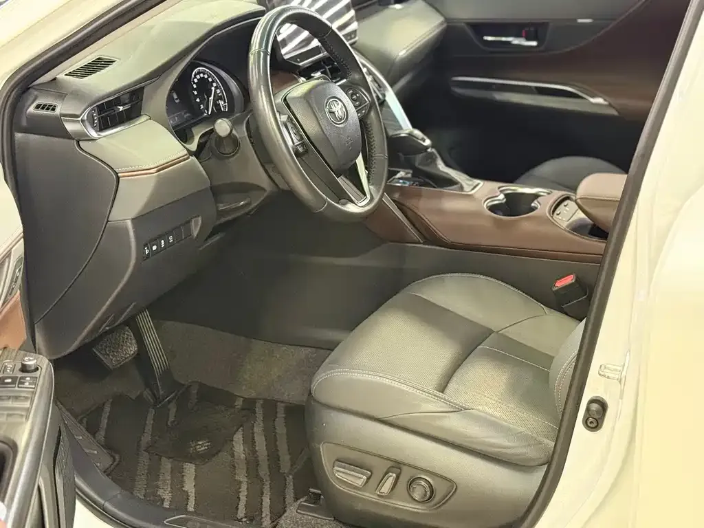Toyota Harrier — фото 8