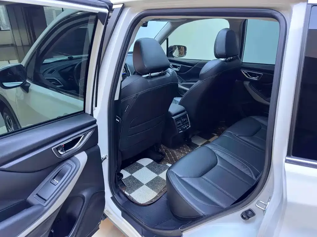Subaru Forester — фото 8