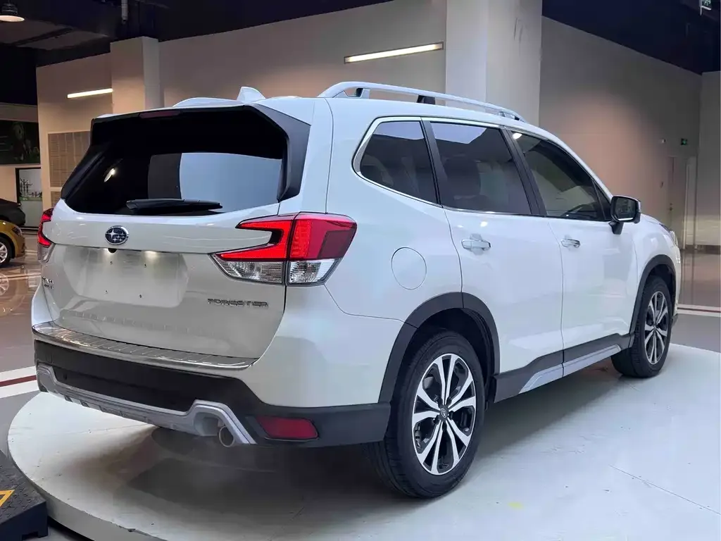 Subaru Forester — фото 5