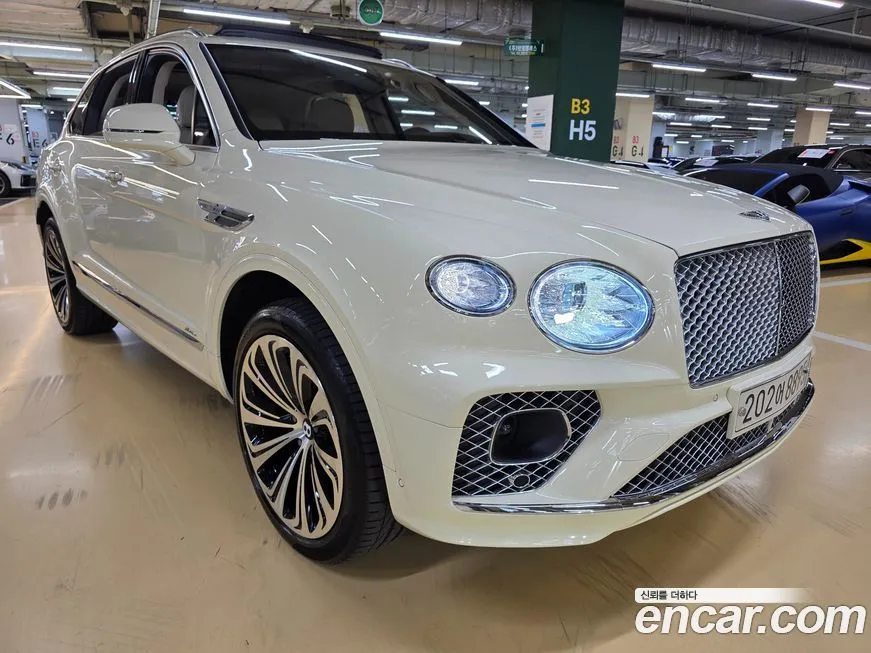 Bentley Bentayga — фото 1