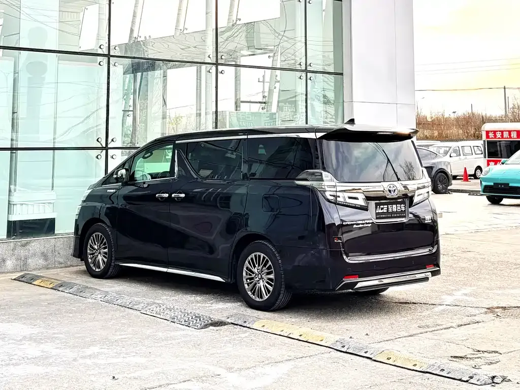 Toyota Vellfire — фото 10