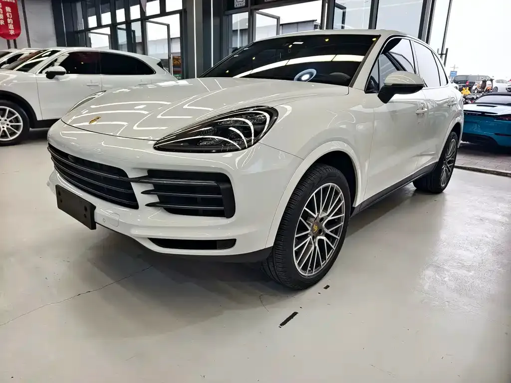 Porsche Cayenne — фото 1