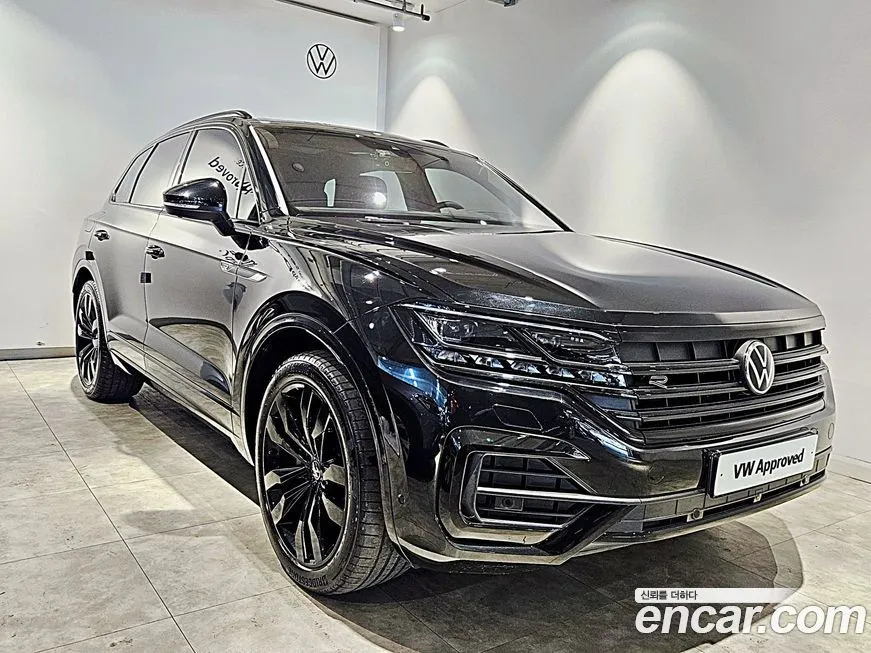 Volkswagen Touareg — фото 1