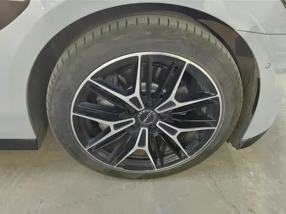 BYD Seal — фото 3
