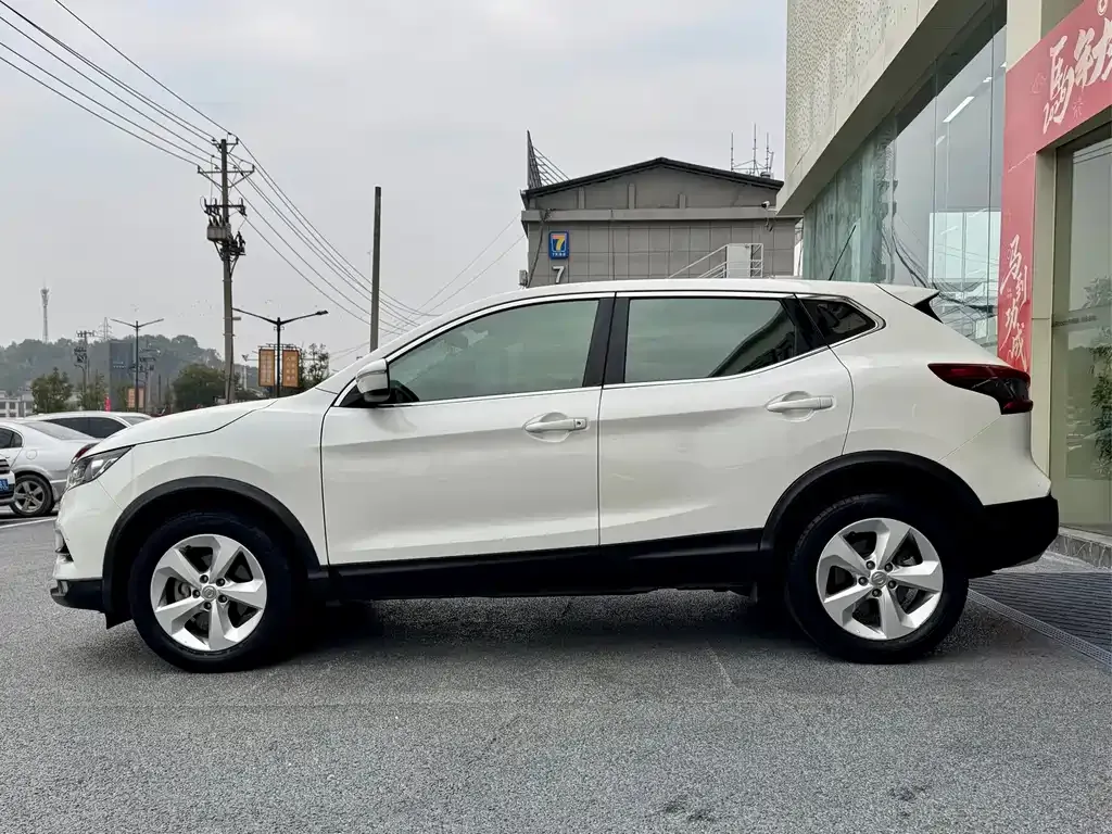 Nissan Qashqai — фото 4