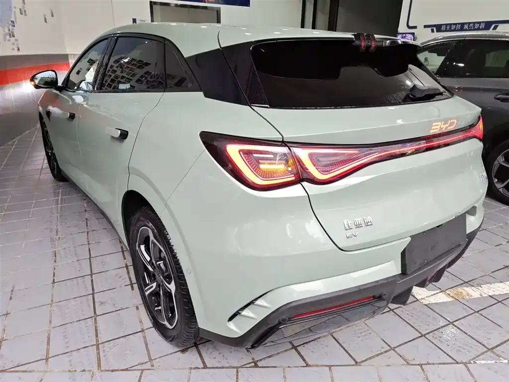 BYD Seal 06GT — фото 10