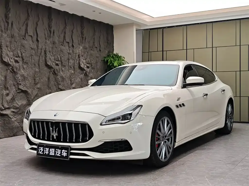 Maserati Quattroporte — фото 1
