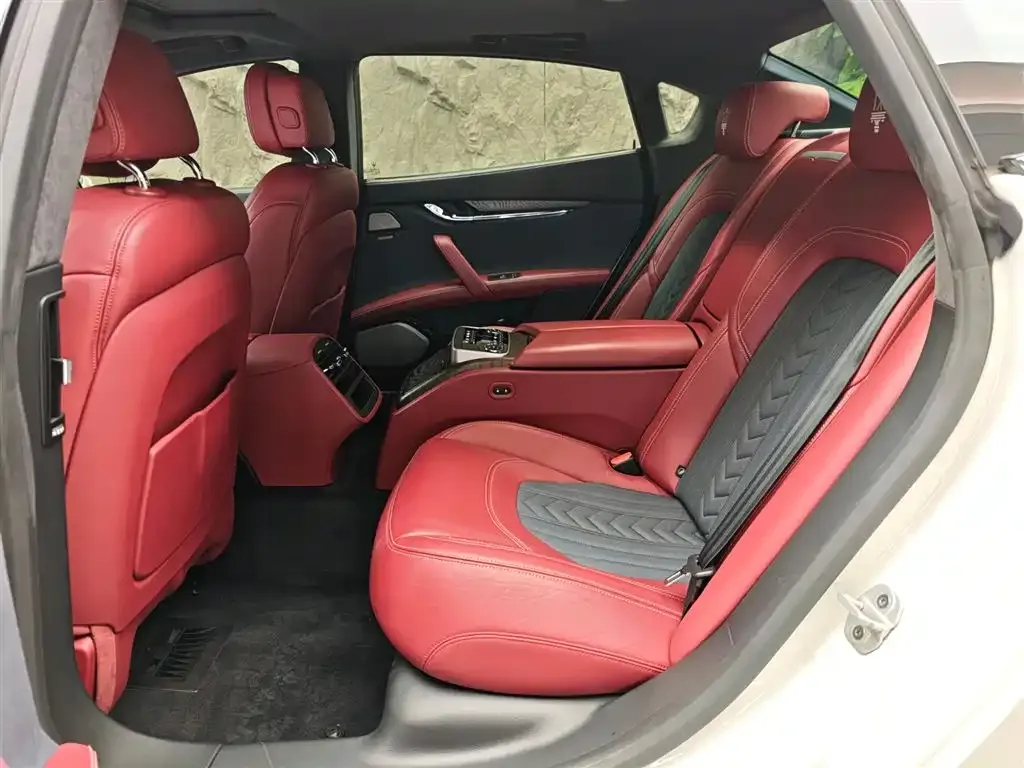 Maserati Quattroporte — фото 4