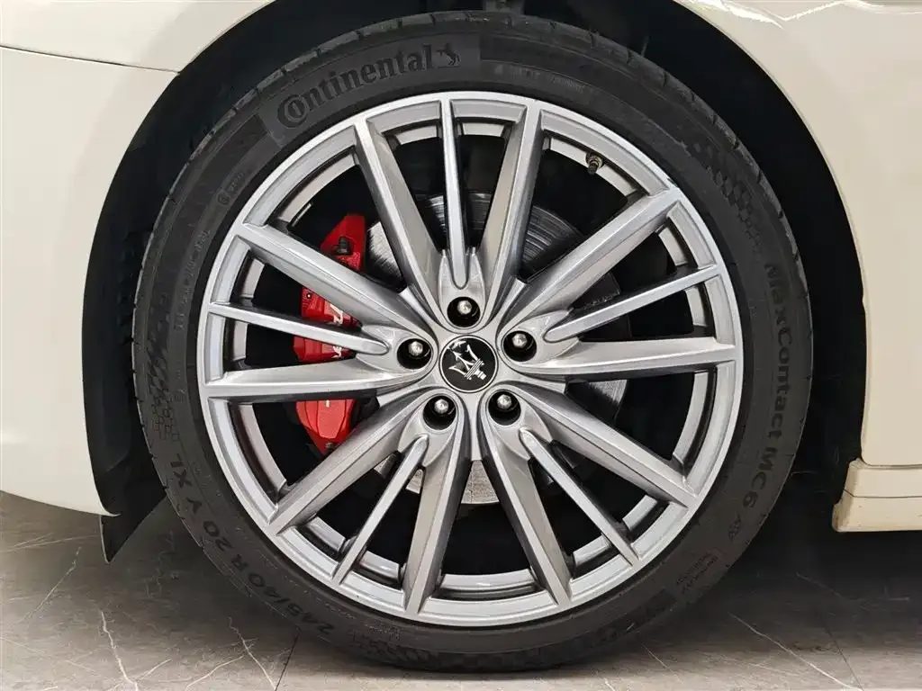 Maserati Quattroporte — фото 9