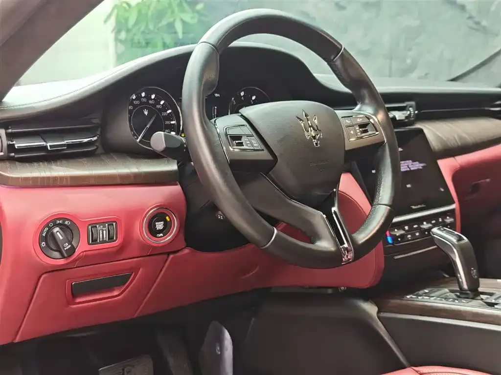 Maserati Quattroporte — фото 2