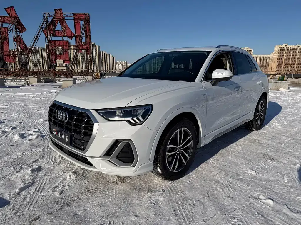 Audi Q3 — фото 1