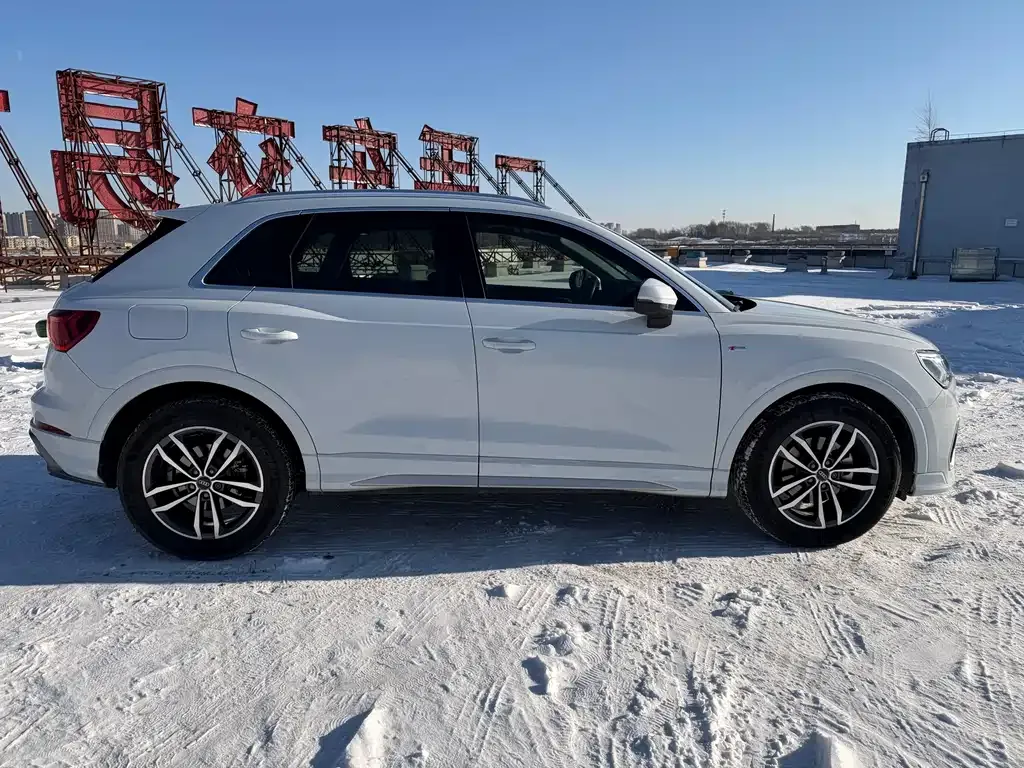 Audi Q3 — фото 10