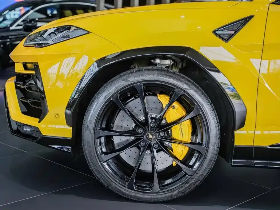 Lamborghini Urus — фото 10