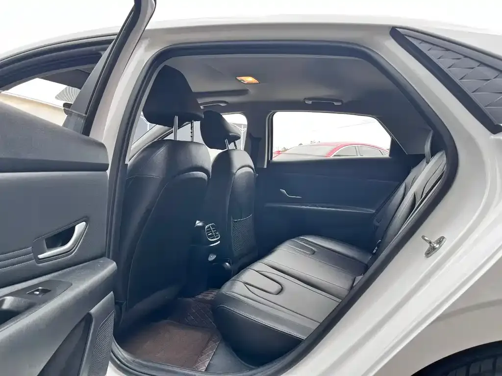 Hyundai Elantra — фото 2