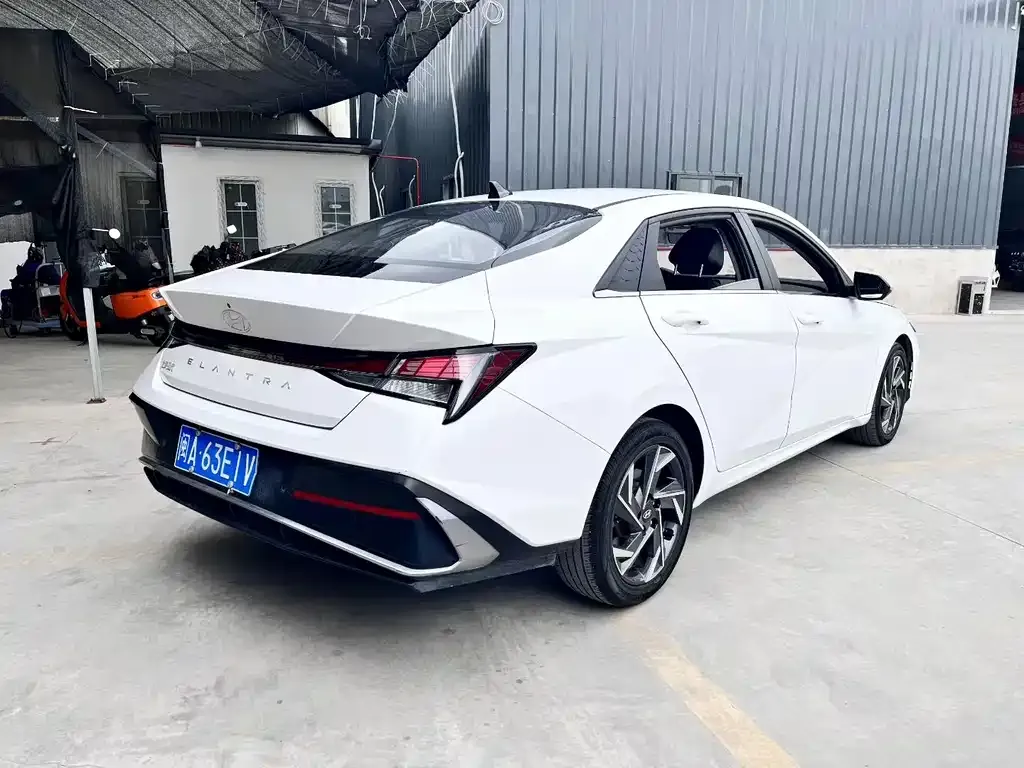 Hyundai Elantra — фото 4