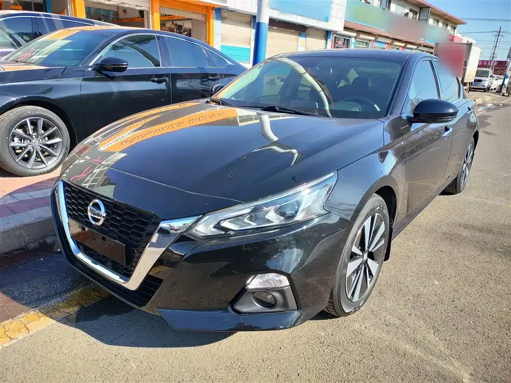 Nissan Teana — фото 1