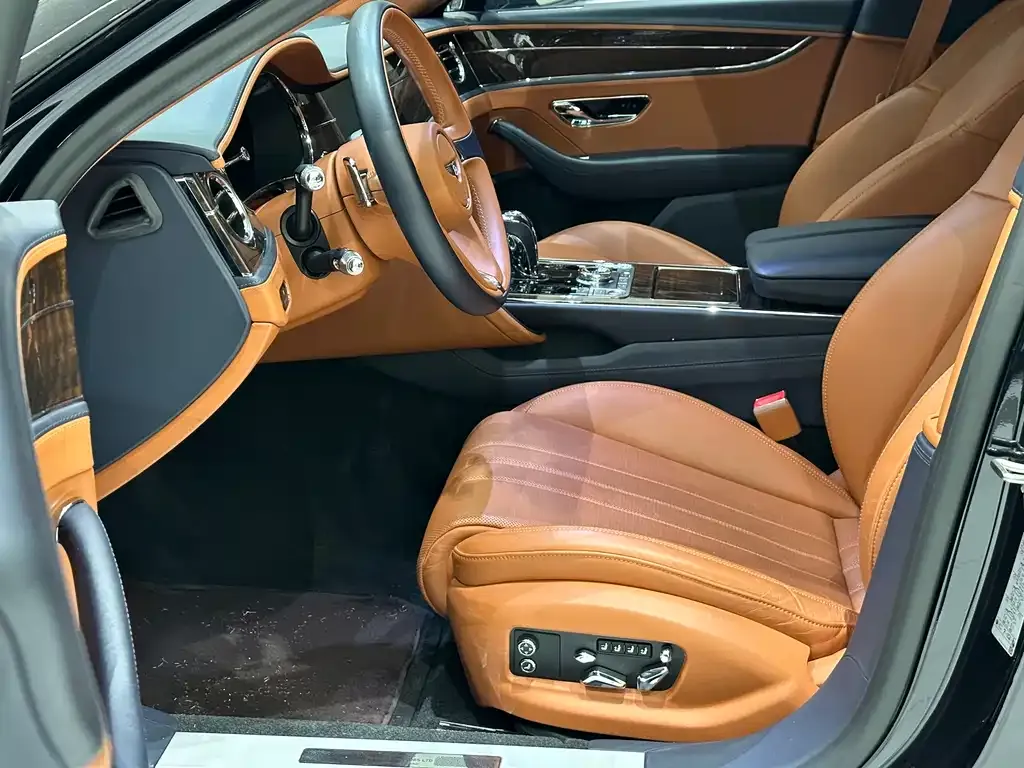 Bentley Flying Spur — фото 4