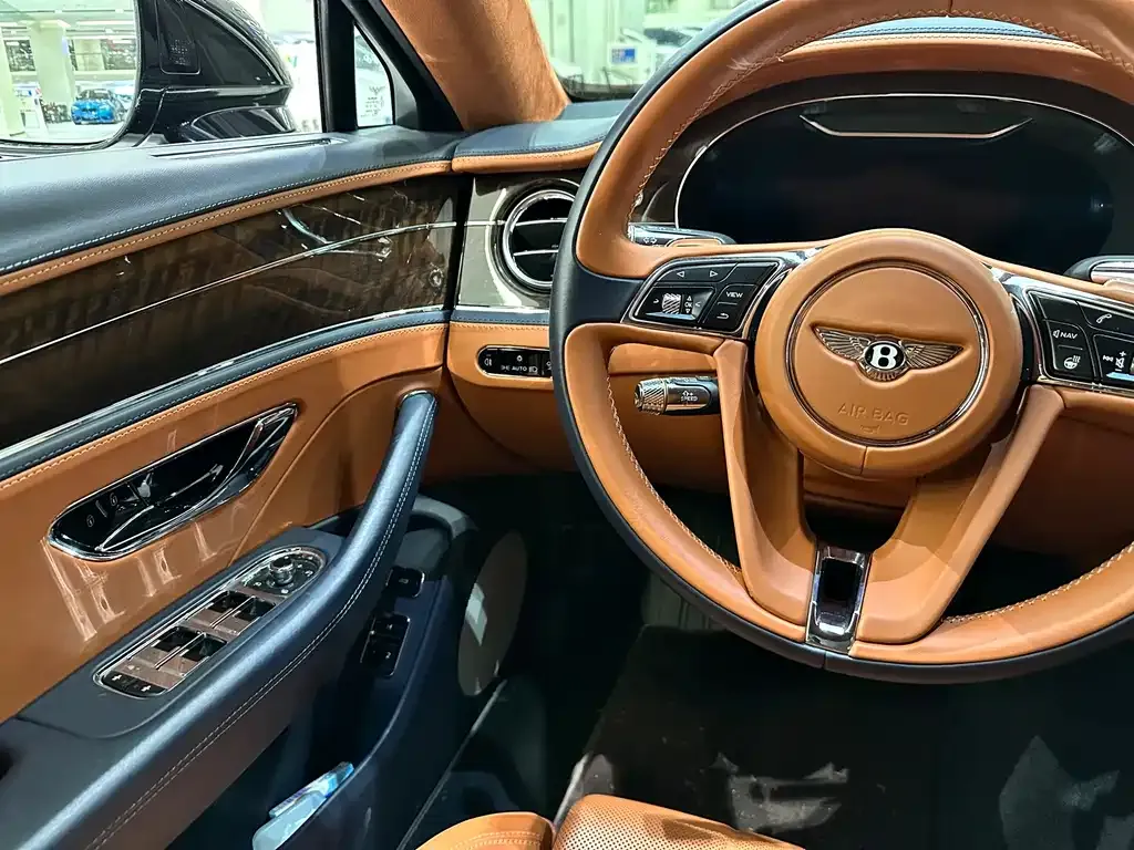 Bentley Flying Spur — фото 9
